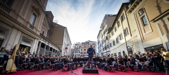 Il concerto della Banda musicale a Roma in piazza San Lorenzo in Lucina