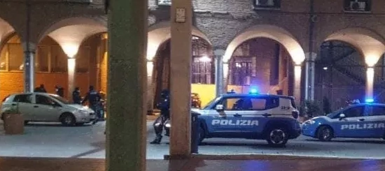 polizia a Bologna