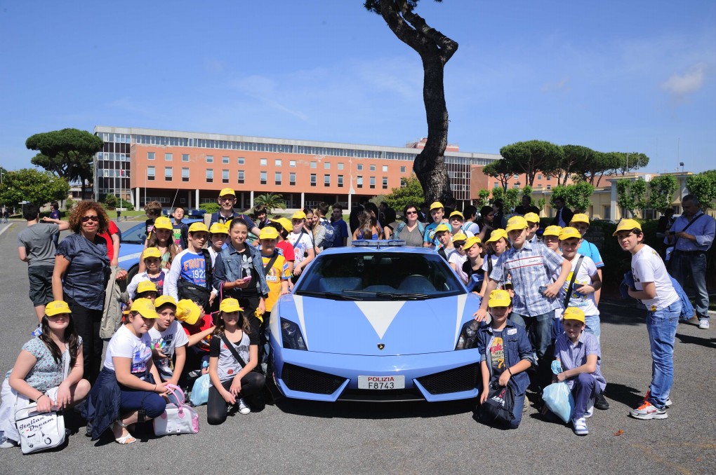 Foto di gruppo con la Lamborghini