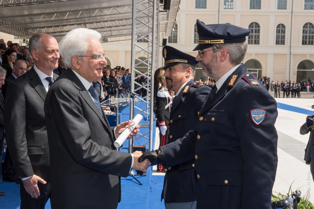 Il sovrintendente capo della Polizia di Stato Federico Pereno riceve, dal Presidente della Repubblica Sergio Mattarella, la promozione per merito straordinario.