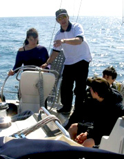 Barca e parte dell'equipaggio del progetto: Doppiavela solidale