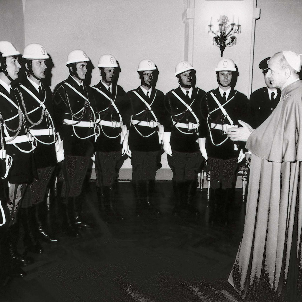 1974 - Vaticano, Paolo VI riceve una delegazione della polizia stradale 