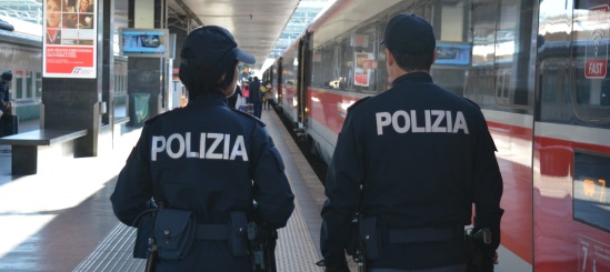 polizia ferroviaria in stazione