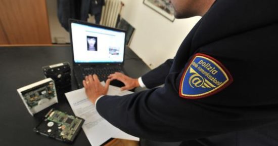 poliziotto della postale su internet