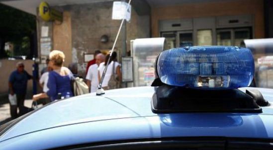 operazione di una volante della polizia