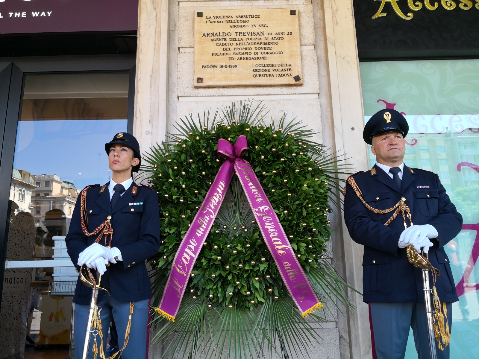 Il prefetto Franco Gabrielli alle cerimonie di intitolazioni di uffici simbolo agli agenti uccisi