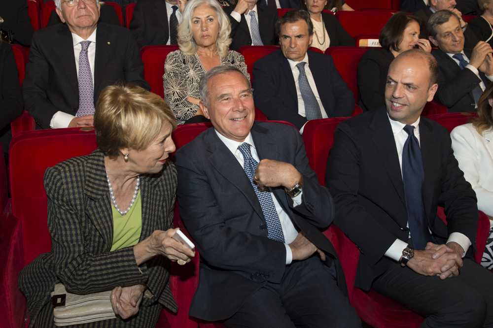 Da sinistra: il presidente del Senato Pietro Grasso e consorte, il ministro dell'Interno Angelino Alfano