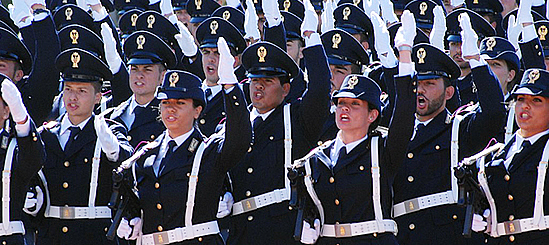 Allievi agenti durante il giuramento