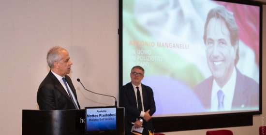 Intitolazione palestra ad Avellino al prefetto Manganelli
