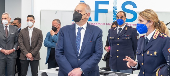 Il capo della Polizia Lamberto Giannini inaugura i nuovi locali della Polizia scientifica