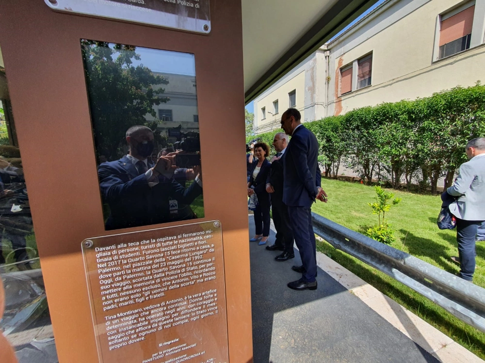 Il capo della Polizia visita la teca con la "QuartoSavona15" presso la caserma "Pietro Lungaro" a Palermo