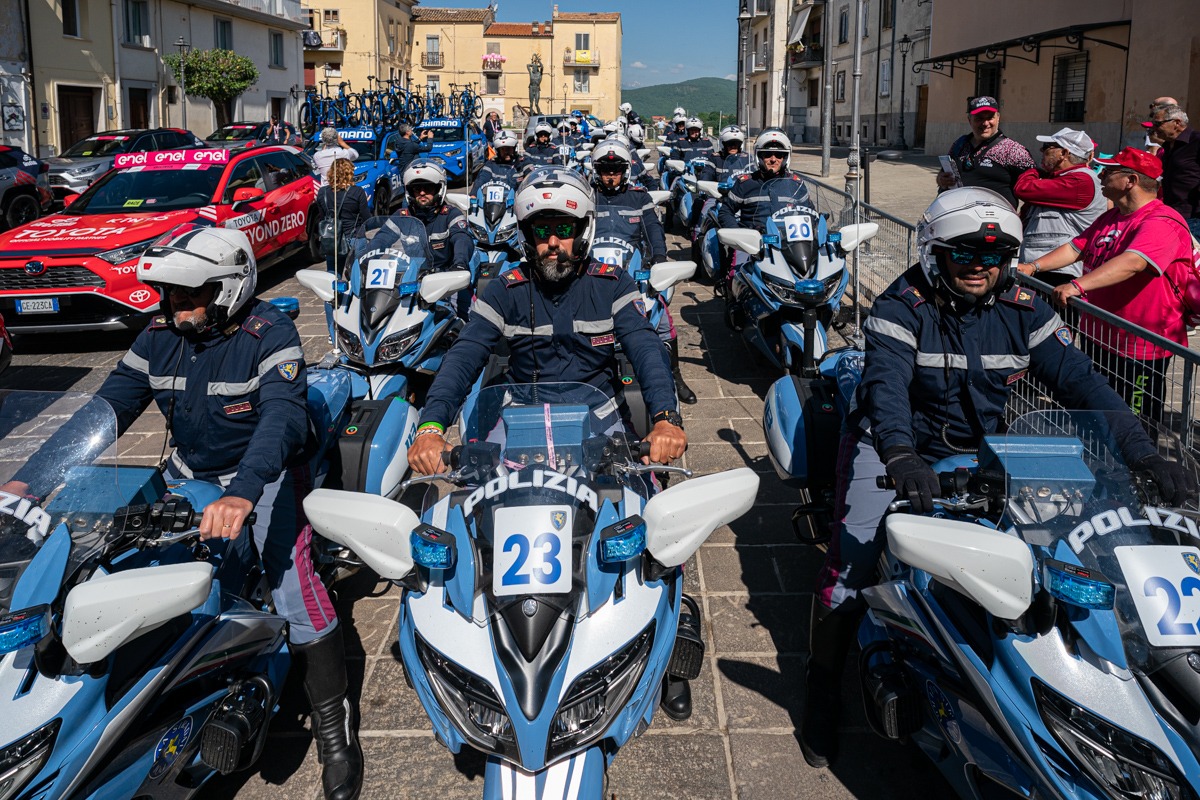 I poliziotti della stradale impegnati nella scorta al Giro d’Italia