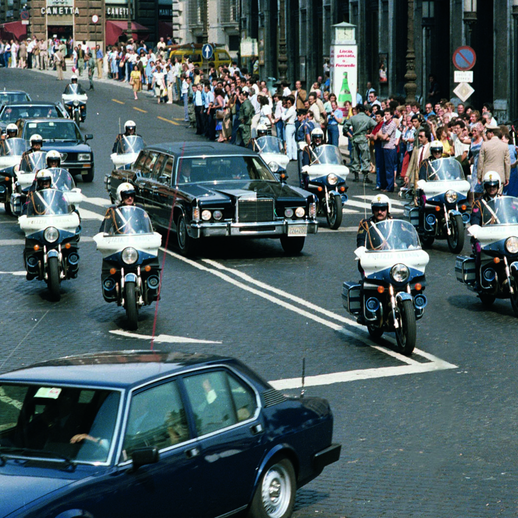 1980 - Roma, la polizia stradale scorta una personalità statunitense