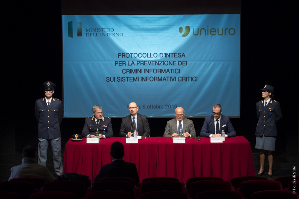 La presentazione dell'evento #cuoriconnessi e la firma del protocollo d'intesa con Unieuro