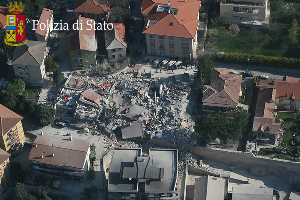 Le prime immagini del terremoto a L'Aquila