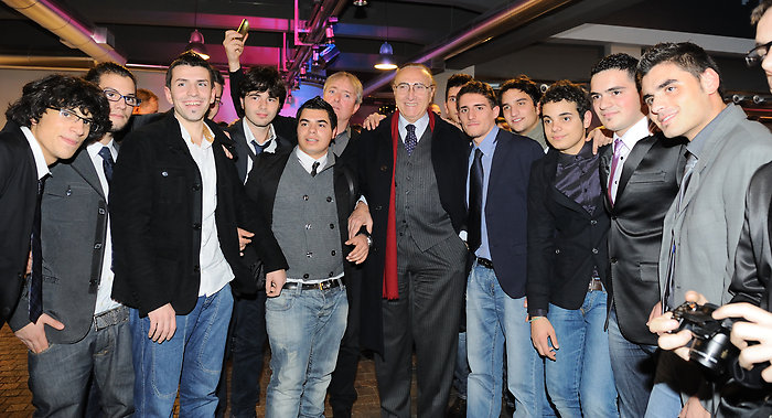 Pippo Baudo con gli studenti dell'Istituto Giordano di Monte Sant'Angelo (Foggia)