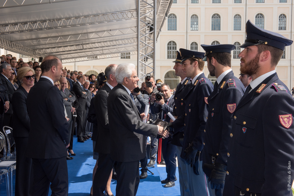 L'agente scelto della Polizia di Stato Gregorio Paltrinieri riceve, dal Presidente della Repubblica Sergio Mattarella, la promozione per merito straordinario.