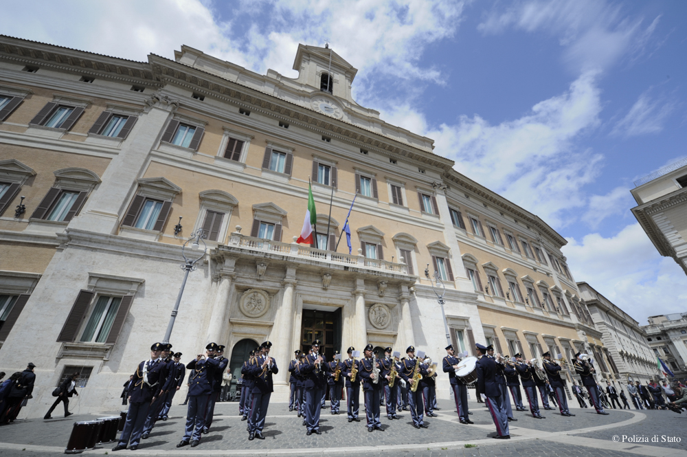 Il concerto della Fanfara a piazza Montecitorio alla presenza del presidente della Camera dei Deputati Laura Boldrini e del capo della Polizia Franco Gabrielli