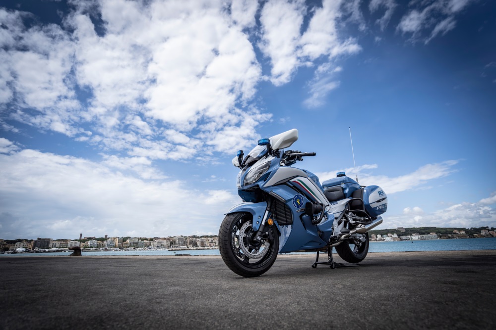 La prova e i particolari della nuova Yamaha Sport Tourer FJR1300AE per i servizi di Polizia.
