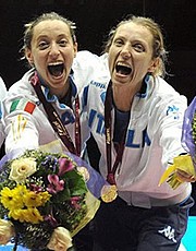 Valentina Vezzali ed Elisa Di Francisca delle Fiamme oro (Foto Bizzi)