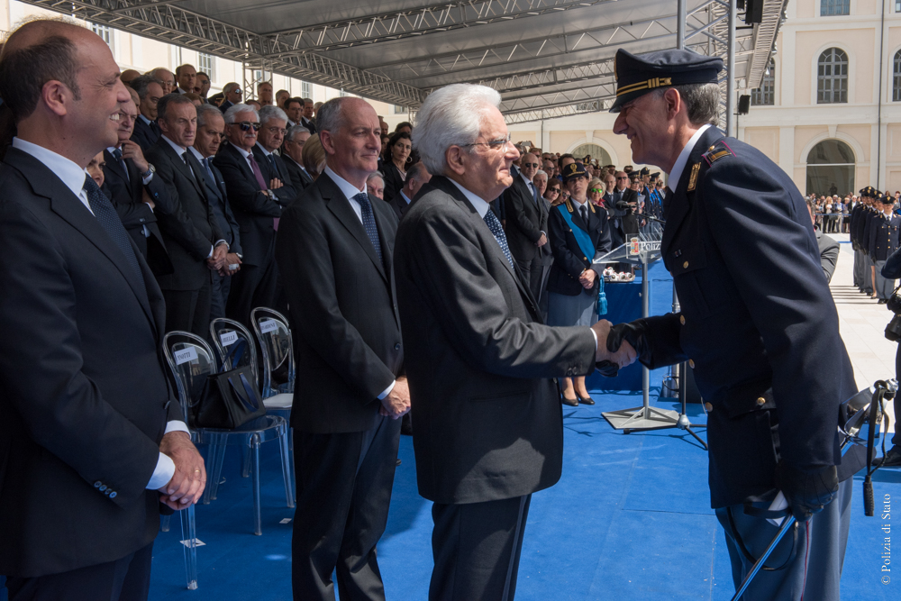 Il sovrintendente capo della Polizia di Stato Silvano Vincenzo Battaglia riceve, dal Presidente della Repubblica Sergio Mattarella, la promozione per merito straordinario.