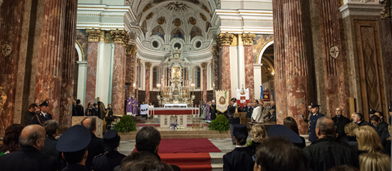 Il Duomo di Avellino durante la messa in onore di Antonio Manganelli