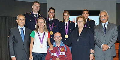 Il ministro dell'Interno con gli atleti delle Fiamme oro medagliati a Londra 2012