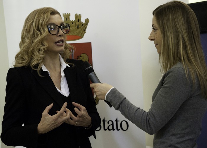 La conduttrice televisiva Milly Carlucci intervistata durante la presentazione del progetto "Per un web sicuro"