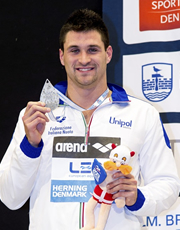 Il nuotatore delle Fiamme oro Marco Orsi sul podio dei Campionati europei