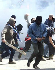 Ultras violenti durante gli scontri