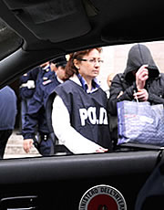 Un arresto effettuato da agenti della Polizia di Stato