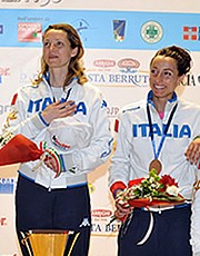 Valentina Vezzali ed Elisa Di Francisca sul podio della Coppa del mondo