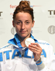 Elisa Di Francisca con la medaglia d'oro