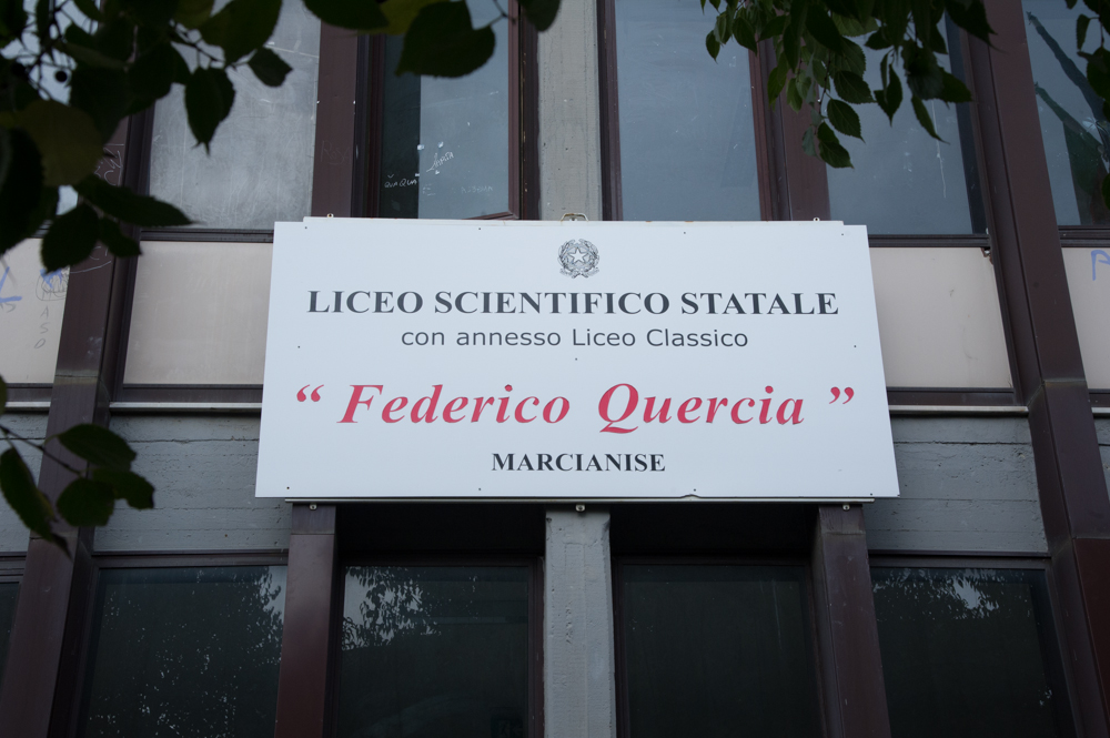 La targa della scuola "Federico Quercia"