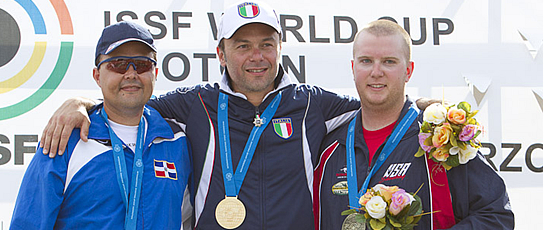 Il tiratore delle Fiamme oro Daniele Di Spigno sul podio di coppa del mondo