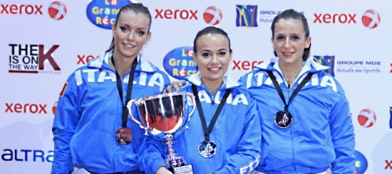 Il team azzurro sul podio ai Campionati europei di karate
