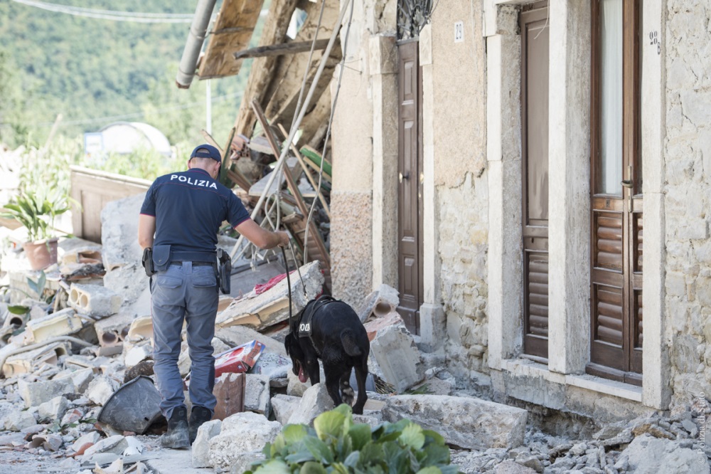 I soccorsi della Polizia ad Arquata del Tronto in occasione del sisma del 24 agosto 2016