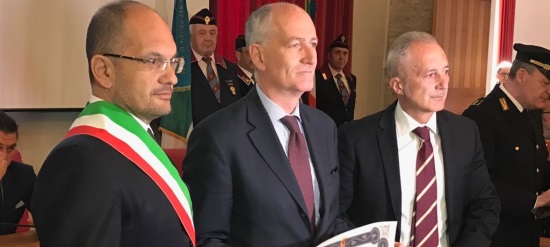il prefetto Gabrielli riceve la cittadinanza onoraria di Ascoli Piceno per la Polizia di Stato