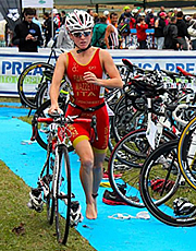 Anna Maria Mazzetti mentre inizia la frazione di bici