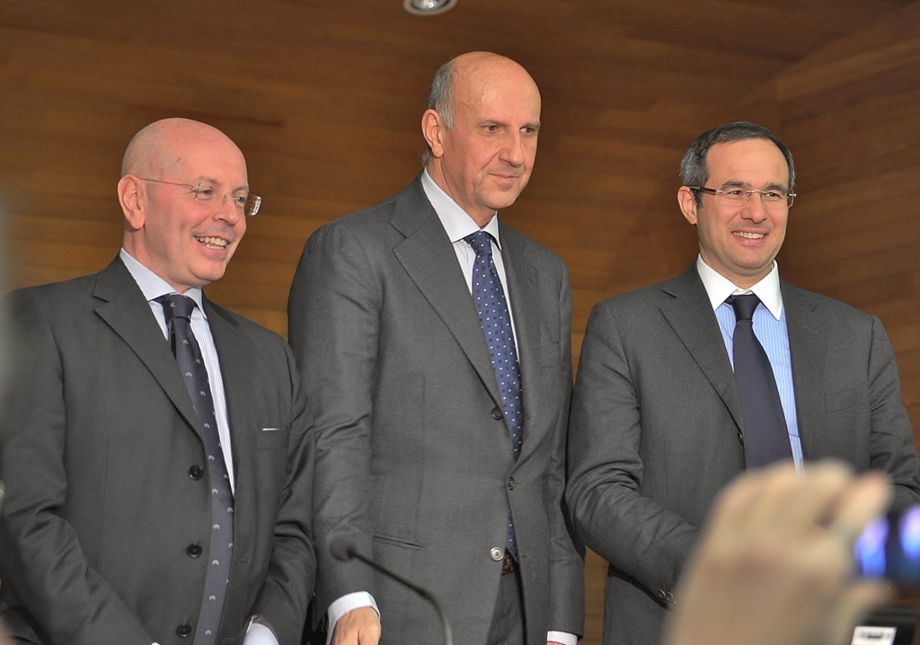 Il prefetto Alessandro Pansa con il professor Donato Masciandaro e Umberto Ambrosoli, figlio di Giorgio Ambrosoli
