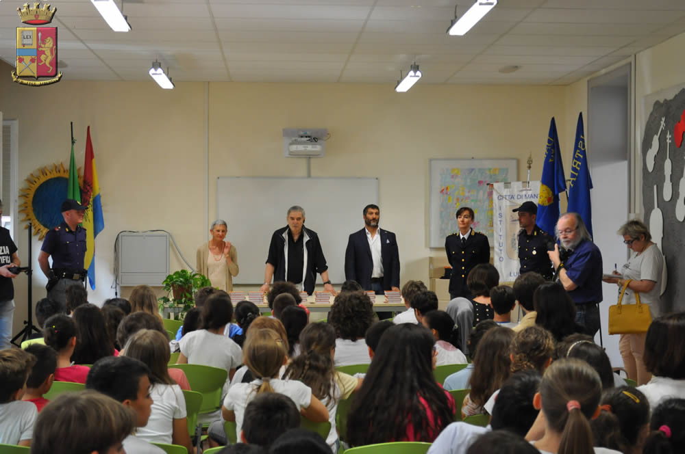La presentazione del progetto "Il mio diario" da parte del personale della questura di Mantova.