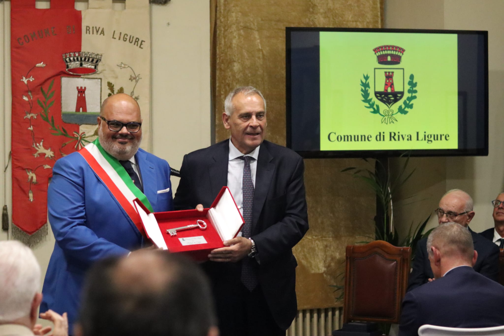 La cerimonia di conferimento alla Polizia di Stato della cittadinanza onoraria di Riva Ligure