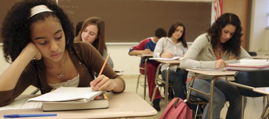 studenti durante gli esami di maturità