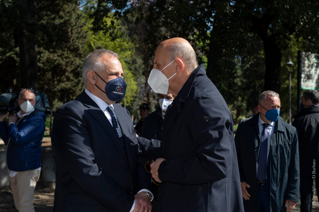 Gli ospiti e il palco del 170° anniversario della Fondazione della Polizia