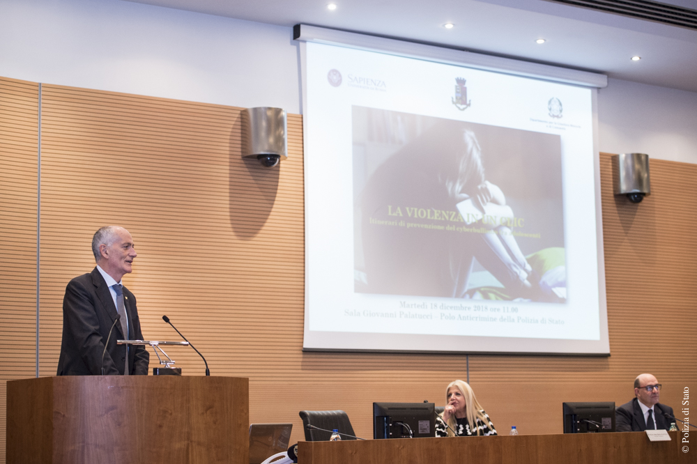 La presentazione del libro La violenza in un clic