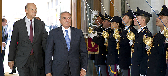 Il capo della Polizia Alessandro Pansa e il presidente del Senato Pietro Grasso