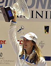 La campionessa delle Fiamme oro, Valentina Vezzali, sul podio della Coppa del mondo