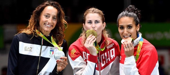 Elisa Di Francisca sul podio olimpico di Rio 2016