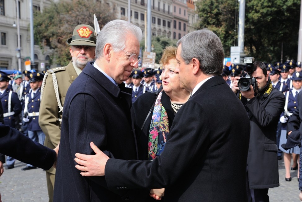 Il Presidente del Consiglio Mario Monti il ministro Annamaria Cancellieri e il vice capo vicario Alessandro Marangoni