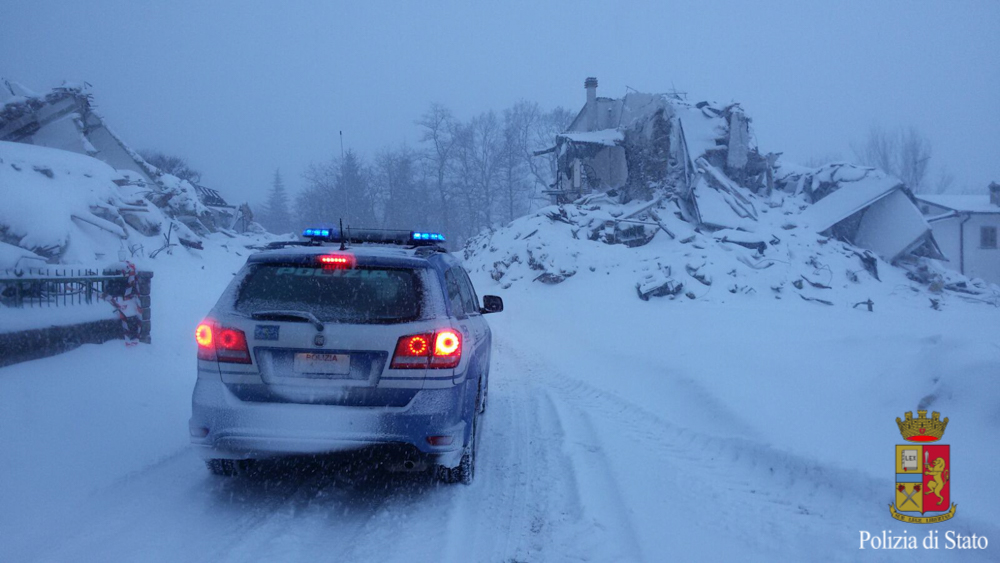 La Polizia di Stato impegnata durante l'emergenza neve